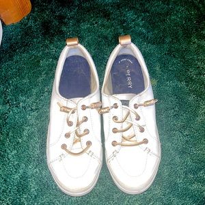 size : 7.5 woman’s , worn only twice, dusty but in amazing condition, white.